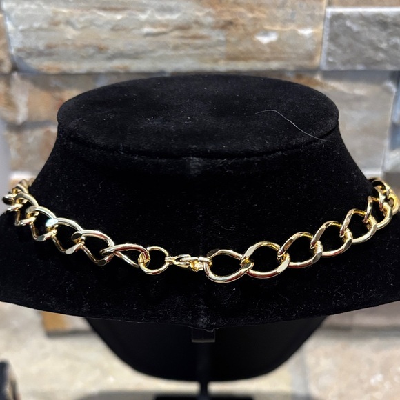 Gold Chain with Pink Heart Pendant - Picture 4 of 5